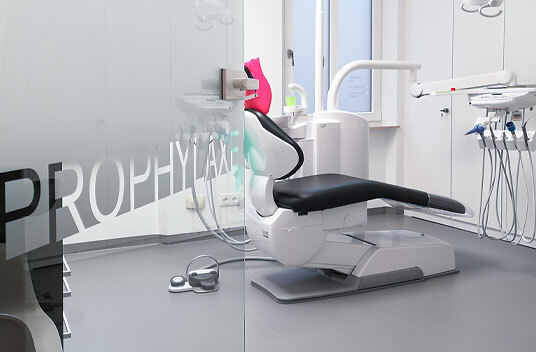 Zimmer für prophylaktische Behandlungen in der Zahnarztpraxis Doc Zeller in Fürth